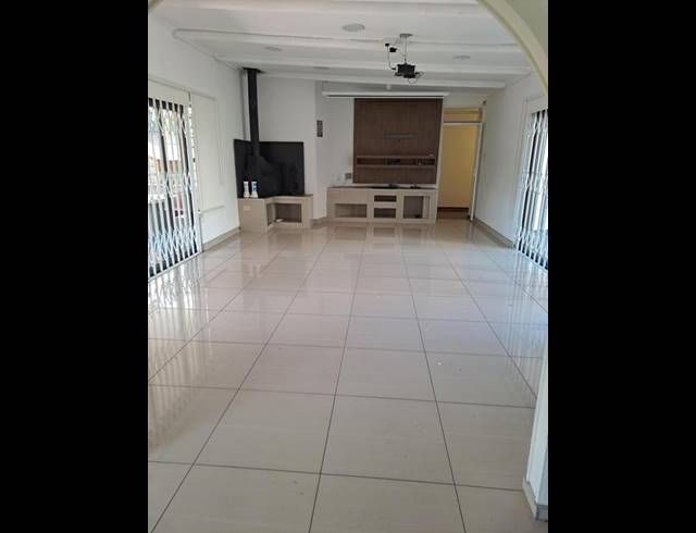 4 BEDROOM PROPERTY TO RENT IN WENDYWOOD